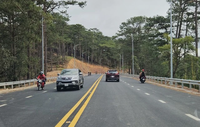 Tạm thời thông xe đèo Prenn dịp Tết Dương lịch - Ảnh 2