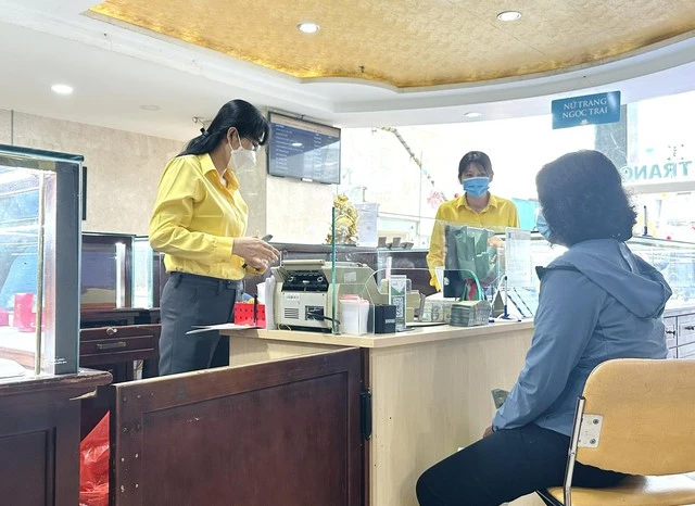 Tăng 2 triệu đồng trong buổi sáng, vàng miếng hướng đến 81 triệu đồng/lượng - Ảnh 2