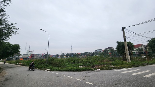 Cảnh hoang tàn tại dự án khách sạn, trung tâm thương mại 150 tỉ ở Hà Tĩnh - Ảnh 4