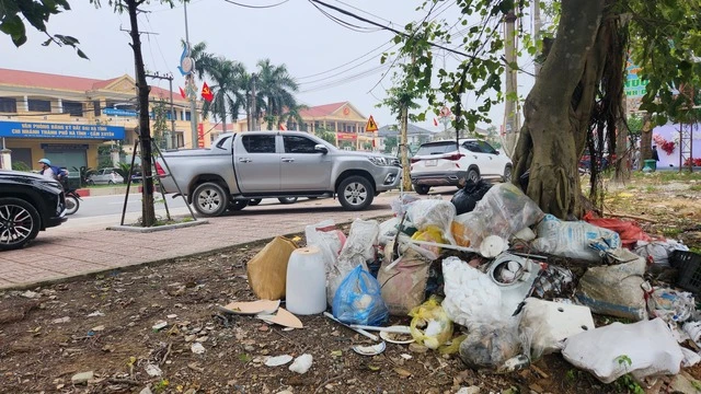 Cảnh hoang tàn tại dự án khách sạn, trung tâm thương mại 150 tỉ ở Hà Tĩnh - Ảnh 11