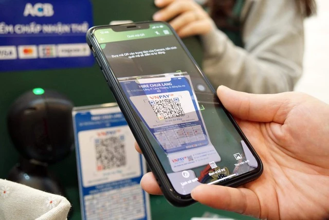 Các ngân hàng đồng loạt thay đổi phí tin nhắn SMS - Ảnh 1