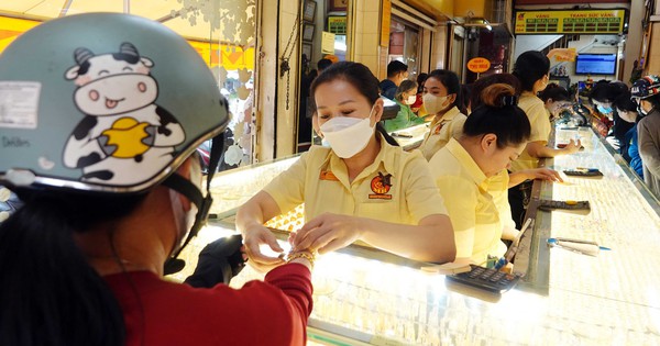 Tăng phi mã, vàng miếng SJC lên gần 80 triệu đồng/lượng