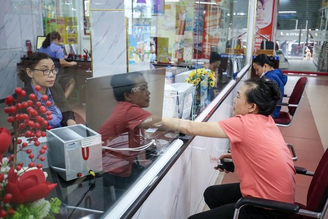 Nhọc nhằn 'tìm đường' về quê ăn tết - Ảnh 2