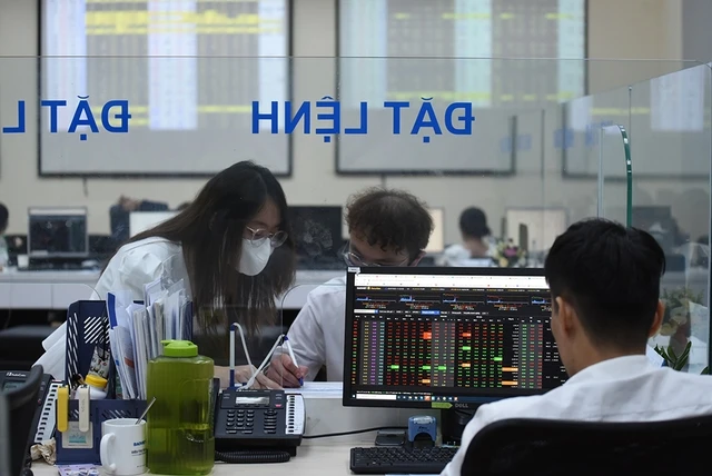 Bỏ tiền vào đâu lời hơn gửi tiết kiệm? - Ảnh 1