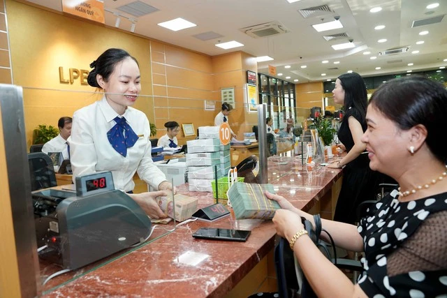 HoREA kiến nghị ngân hàng làm việc 2 ngày cuối năm - Ảnh 1