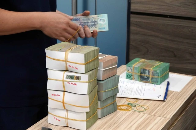 Lãnh đạo, người nhà ngân hàng SeAbank, Hoàng Anh Gia Lai gom mua cổ phiếu - Ảnh 1