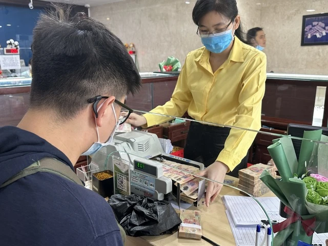 Giá vàng đột ngột giảm mạnh 3 triệu đồng/lượng - Ảnh 2