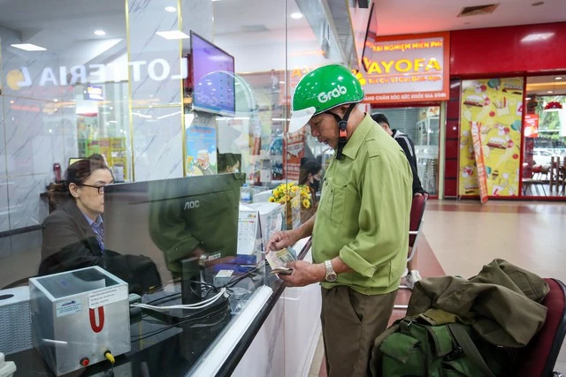 Nhọc nhằn 'tìm đường' về quê ăn tết - Ảnh 1