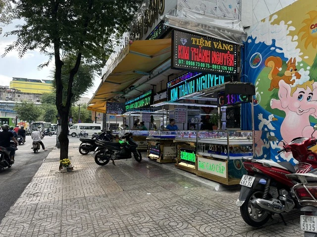 Giá vàng giảm sâu chưa từng có trong lịch sử - Ảnh 2