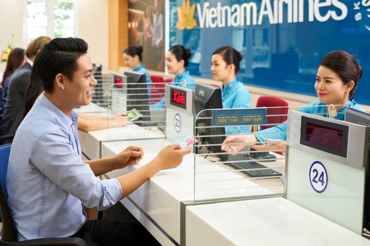 Lo khách mua phải vé máy bay Tết giả, Vietnam Airlines khuyến cáo khẩn - Ảnh 1