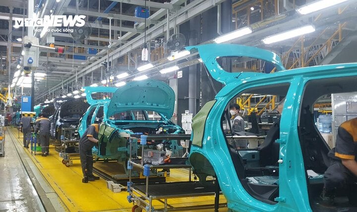 Ông Phạm Nhật Vượng lái xe chở Tổng thống Indonesia thăm nhà máy VinFast - Ảnh 8