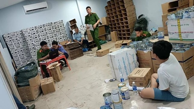 Lợi nhuận 'khủng' của cơ sở sản xuất sữa giả, bán online - Ảnh 1