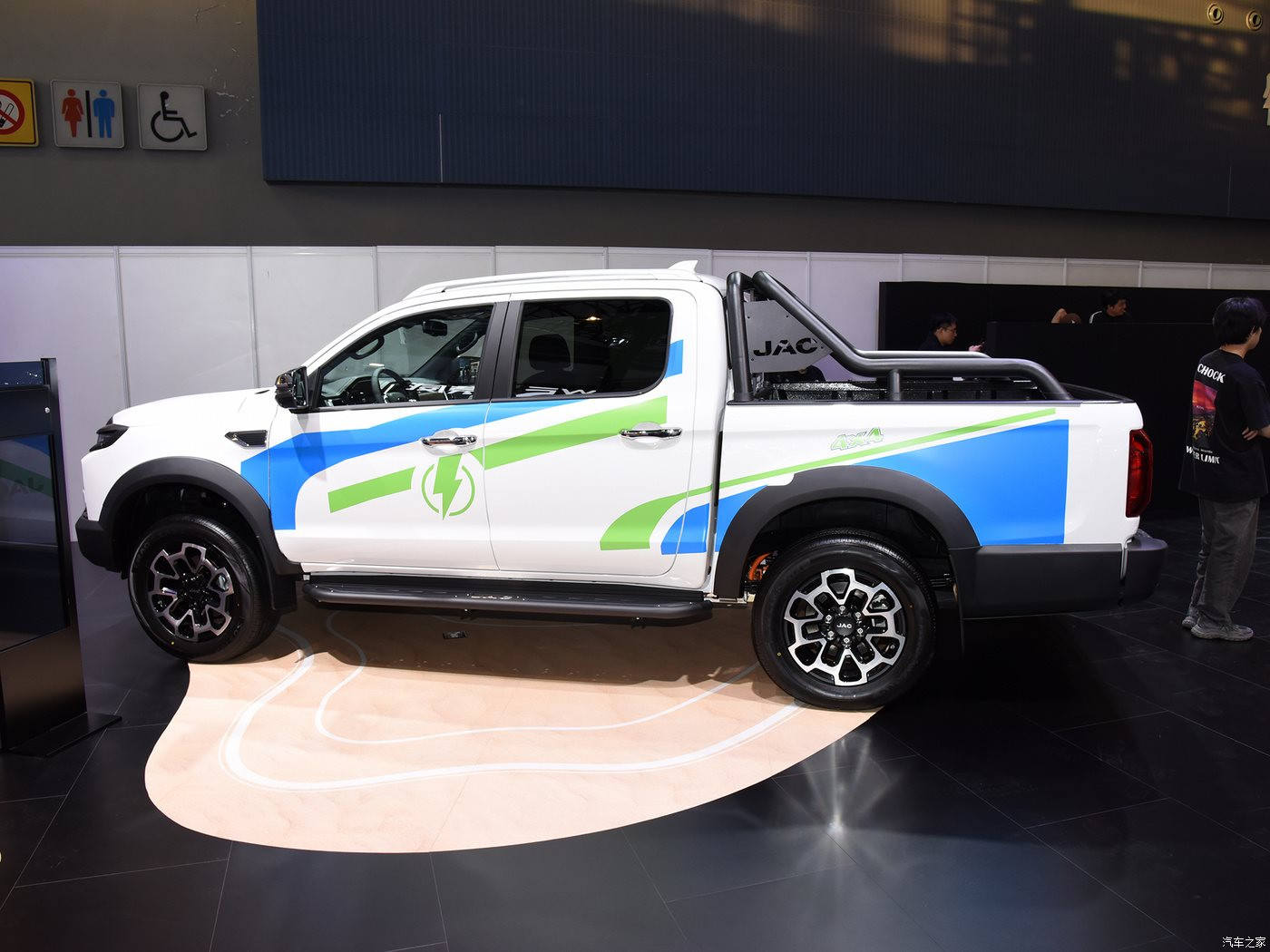 'Ông trùm' xe tải tại Việt Nam tấn công phân khúc bán tải điện: thiết kế hầm hố, sức mạnh ấn tượng, phạm vi di chuyển lên tới 500km - Ảnh 3