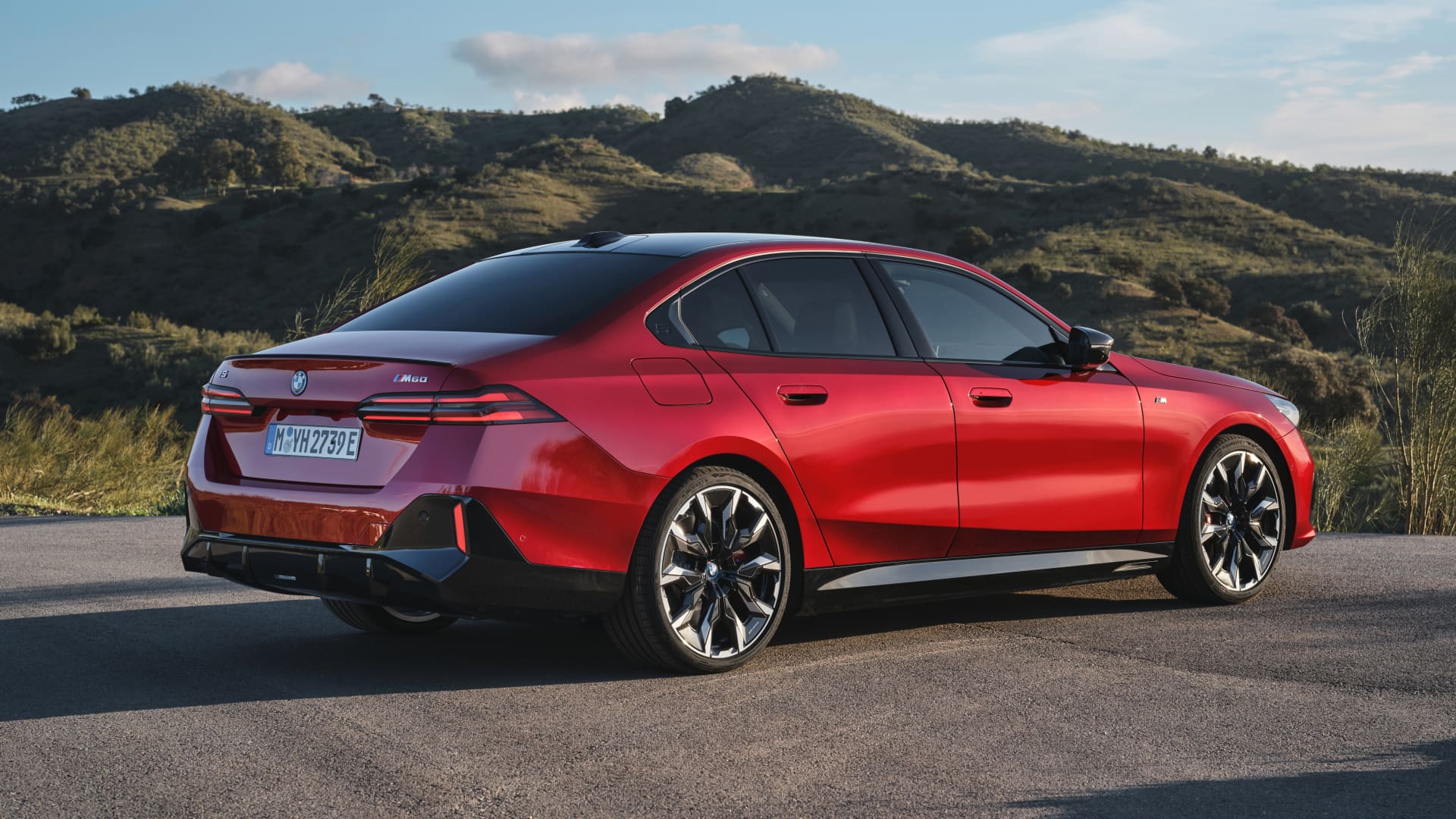 BMW 5-Series 2024 dễ về Việt Nam năm nay: Thiết kế phá cách kiểu xe Hàn, nhiều công nghệ mới cạnh tranh E-Class - Ảnh 3