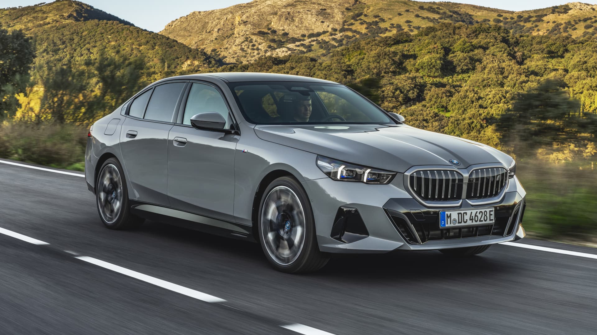 BMW 5-Series 2024 dễ về Việt Nam năm nay: Thiết kế phá cách kiểu xe Hàn, nhiều công nghệ mới cạnh tranh E-Class - Ảnh 4