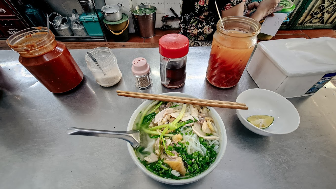 Các vị khách từng nhận xét thế nào về hàng phở gà 50 năm ở Hà Nội bị TikToker tố đuổi khách ngồi xe lăn? - Ảnh 9