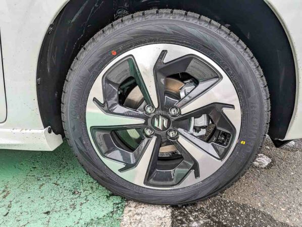 Ảnh thực tế Suzuki Swift 2024 tại đại lý: Hiện đại hơn nhưng nhiều chi tiết thiết kế rối, nhiều công nghệ an toàn - Ảnh 5