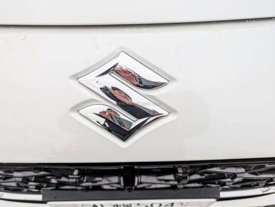 Ảnh thực tế Suzuki Swift 2024 tại đại lý: Hiện đại hơn nhưng nhiều chi tiết thiết kế rối, nhiều công nghệ an toàn - Ảnh 3