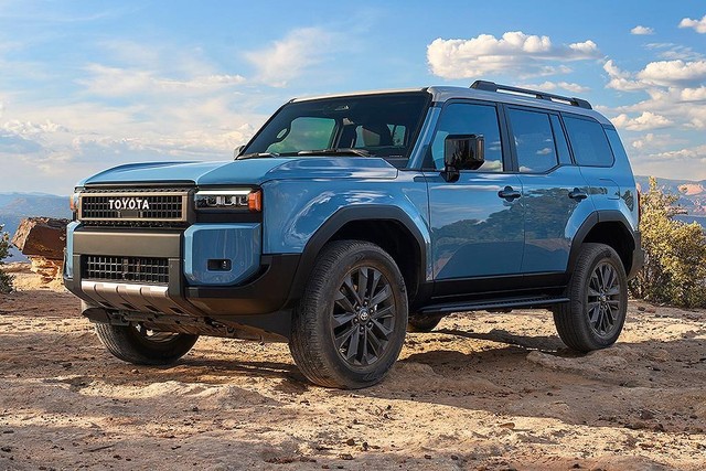 Toyota Land Cruiser sẽ có 2 bản mới: Một bản nhỏ, giá rẻ, bản khác có thiết kế không liên quan xe đang bán - Ảnh 1