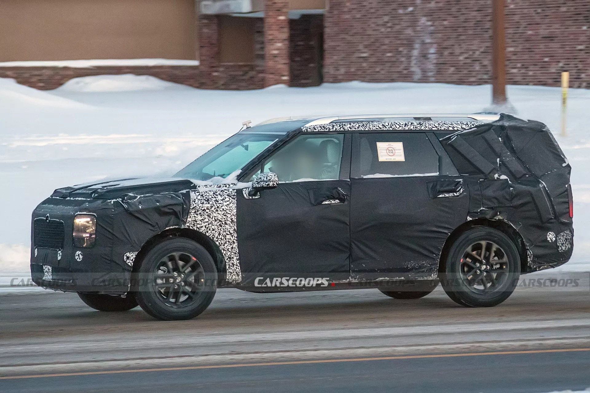 Hyundai Palisade thế hệ mới lần đầu lộ diện: Thiết kế hình hộp như Santa Fe, dự kiến ra mắt năm sau - Ảnh 1