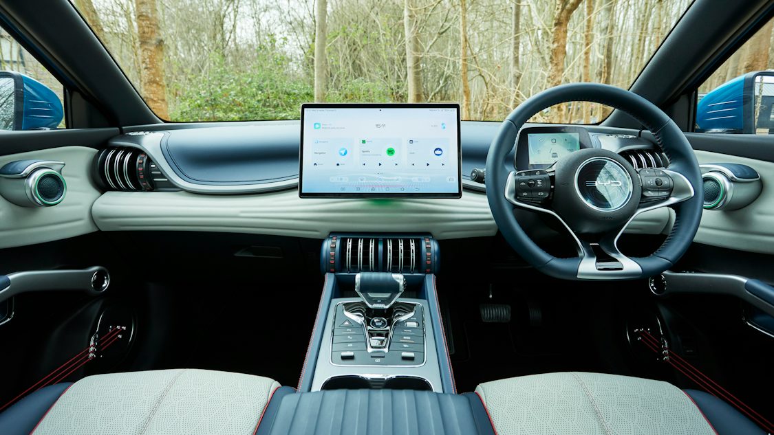 Đối thủ sừng sỏ của VF 7 khi VinFast vào Indonesia: Từ 'ông trùm' số 1 thế giới, pin bẻ gãy không cháy - Ảnh 11