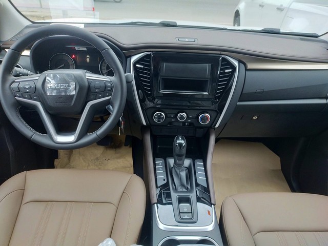 Isuzu mu-X xả hàng giảm giá tới 170 triệu tại đại lý: Chủ yếu còn bản base, số lượng ít - Ảnh 7