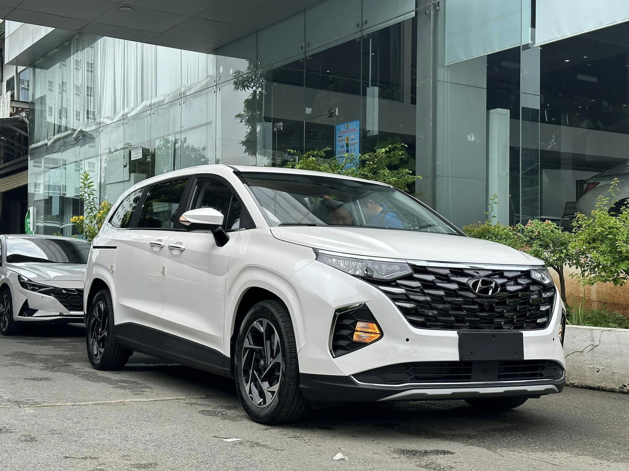 Hyundai Custin giảm giá mạnh hơn tại đại lý: Bản full giảm nhiều nhất 40 triệu, tăng sức cạnh tranh Innova - Ảnh 3