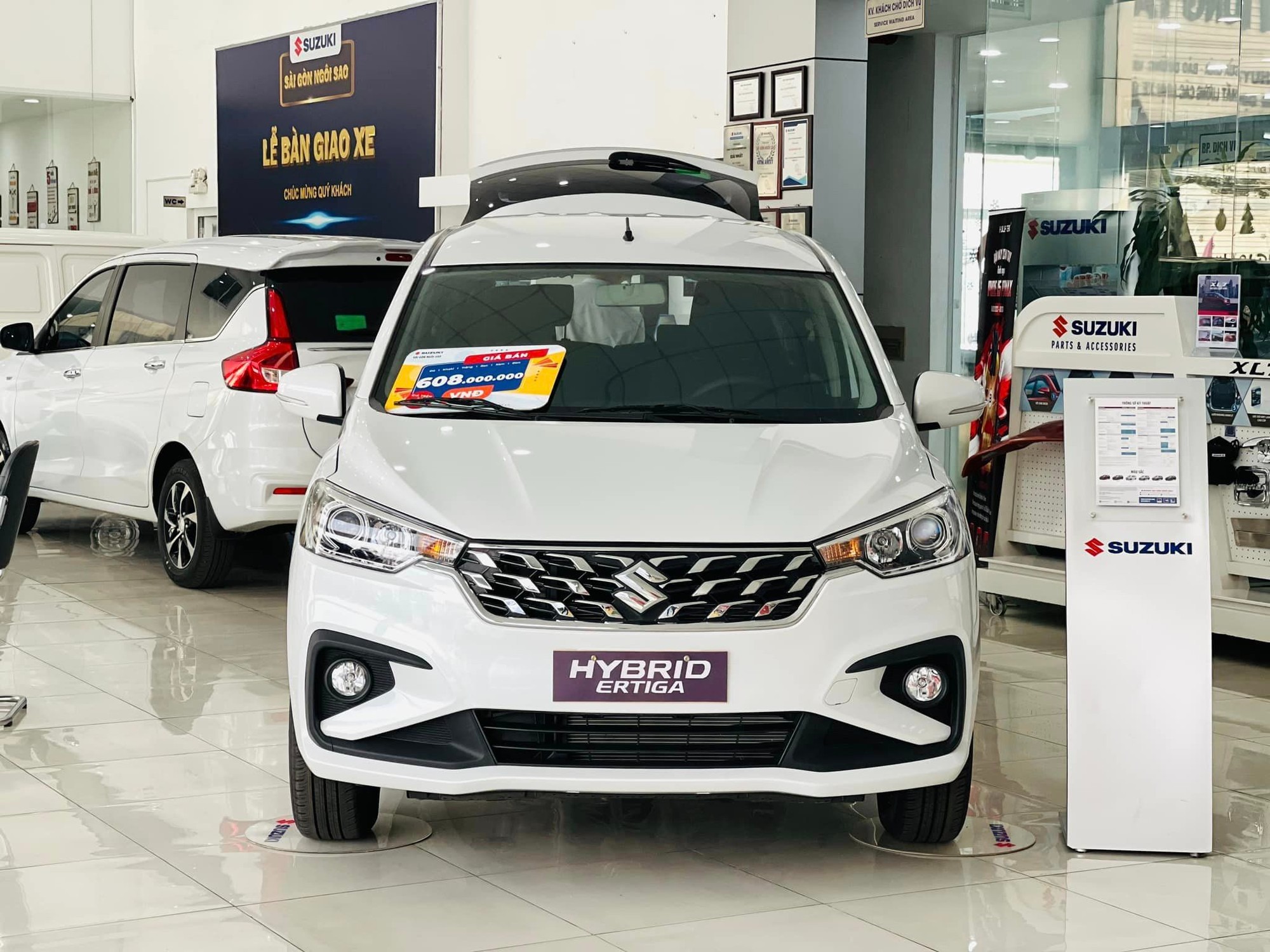 Suzuki Ertiga rẻ chưa từng thấy, giá từ 421 triệu, thấp nhất nhóm MPV tại Việt Nam - Ảnh 1