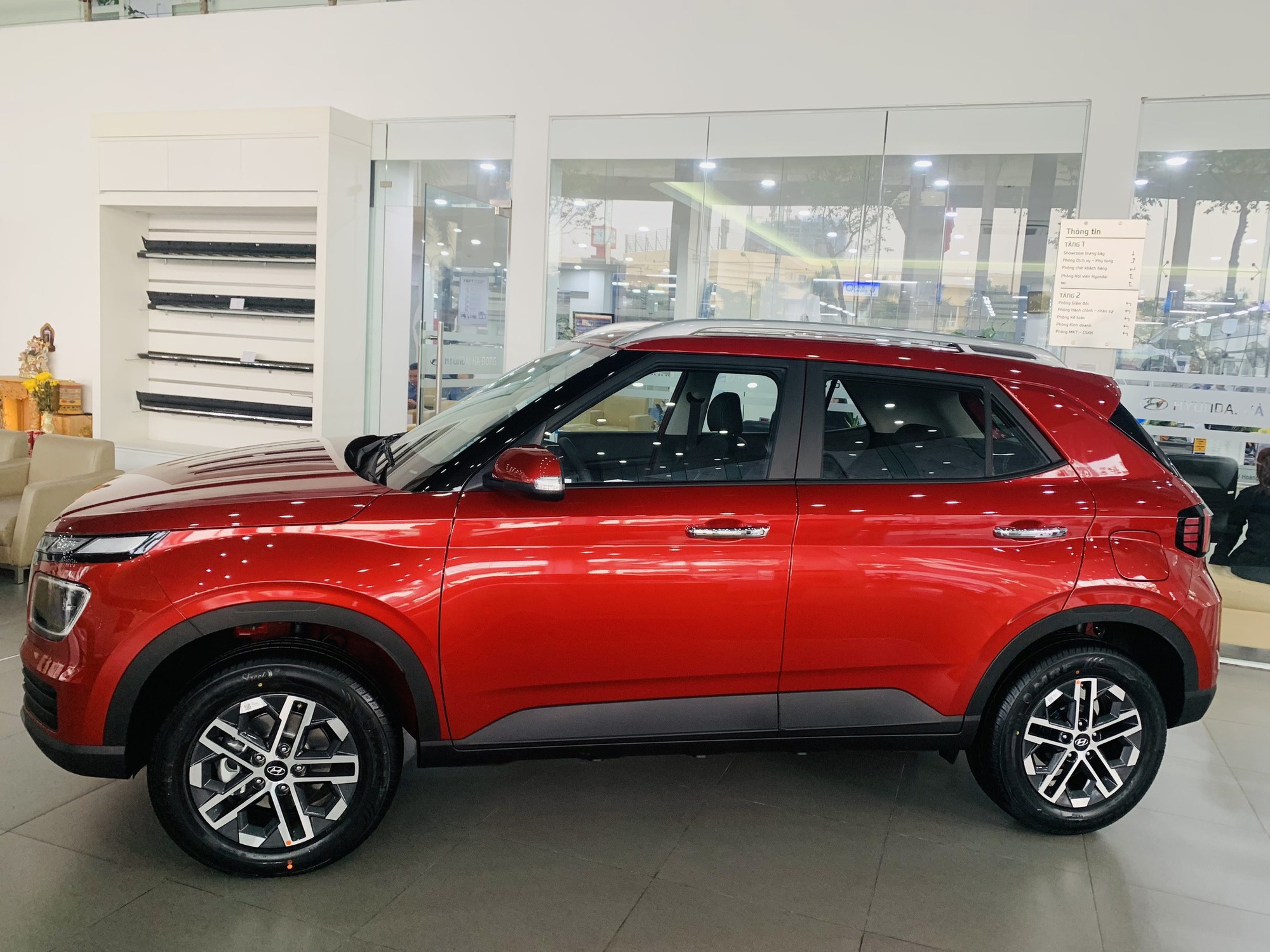 Hyundai Venue mới bán chưa đầy 1 tháng đã giảm giá tại đại lý: Bản base còn 524 triệu, vẫn đắt hơn Raize, Sonet - Ảnh 3