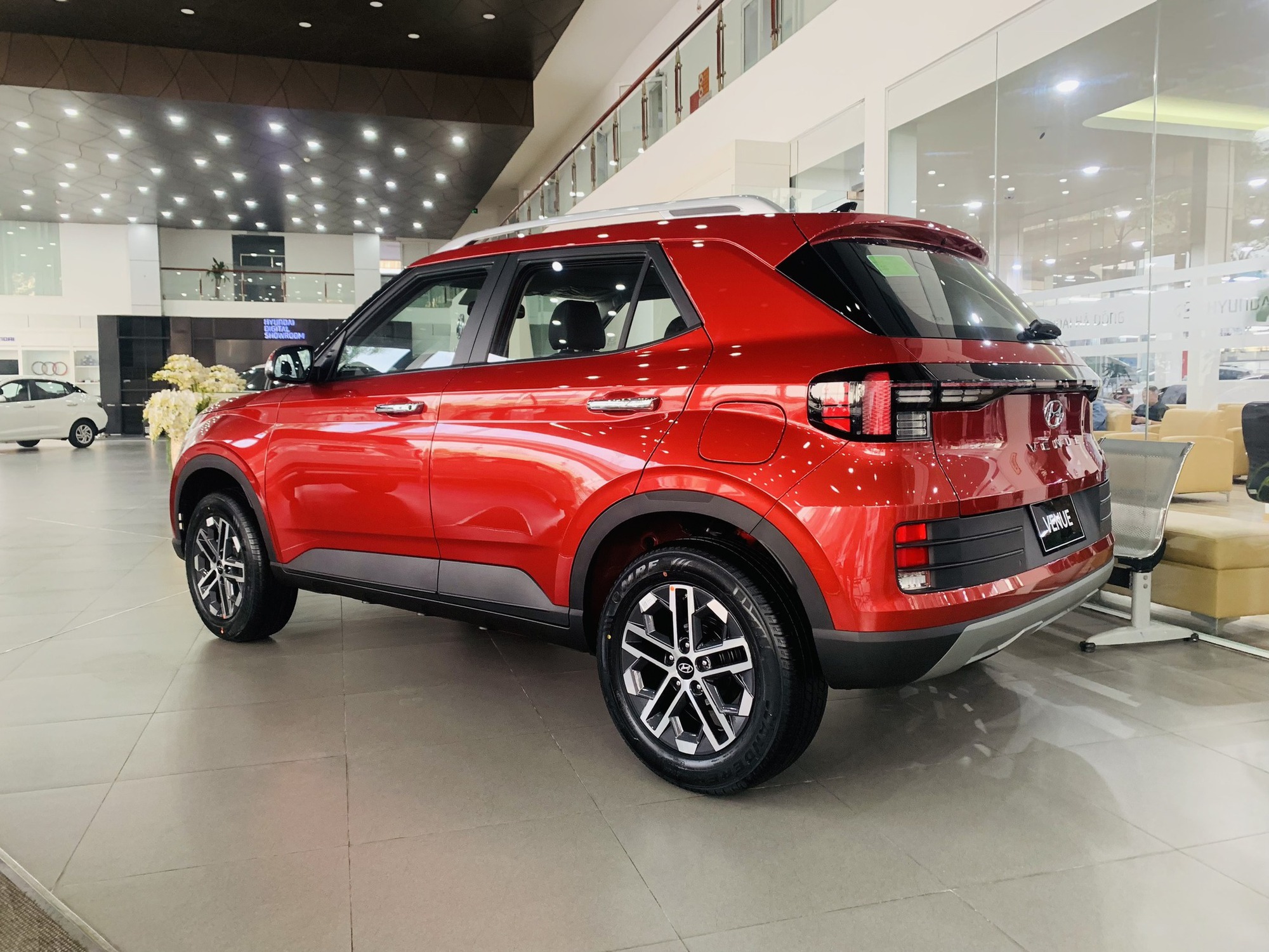 Hyundai Venue mới bán chưa đầy 1 tháng đã giảm giá tại đại lý: Bản base còn 524 triệu, vẫn đắt hơn Raize, Sonet - Ảnh 4