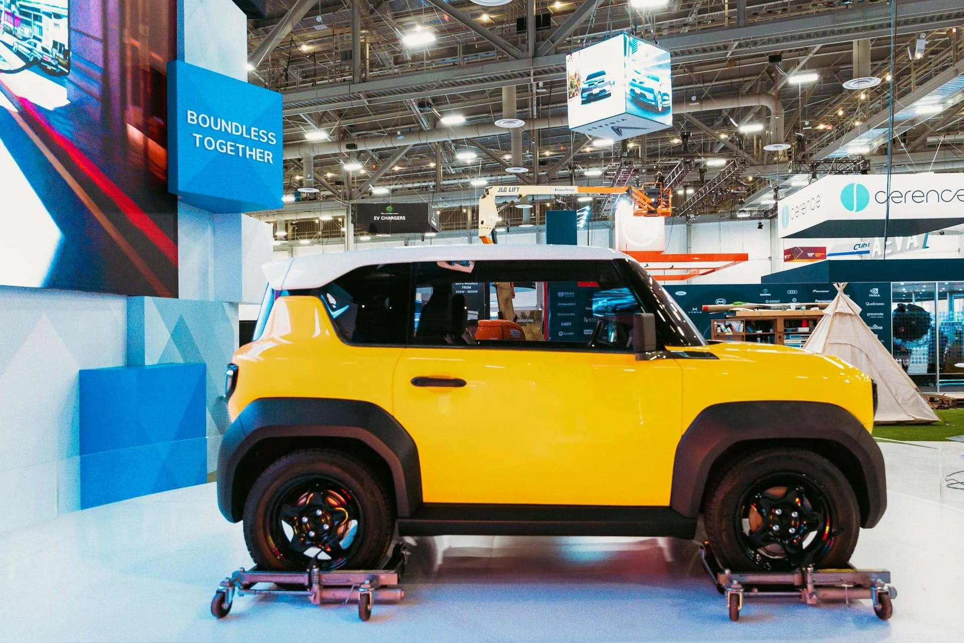 VinFast VF3 lần đầu xuất hiện tại Mỹ, hé lộ điểm khác biệt - Ảnh 3