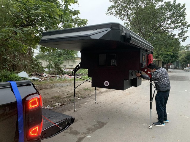 Chủ xe Ford Ranger chi hơn 300 triệu lắp nhà di động: Đủ điều hòa, tủ lạnh, bếp, sạc mặt trời, tháo lắp trong 15 phút - Ảnh 11