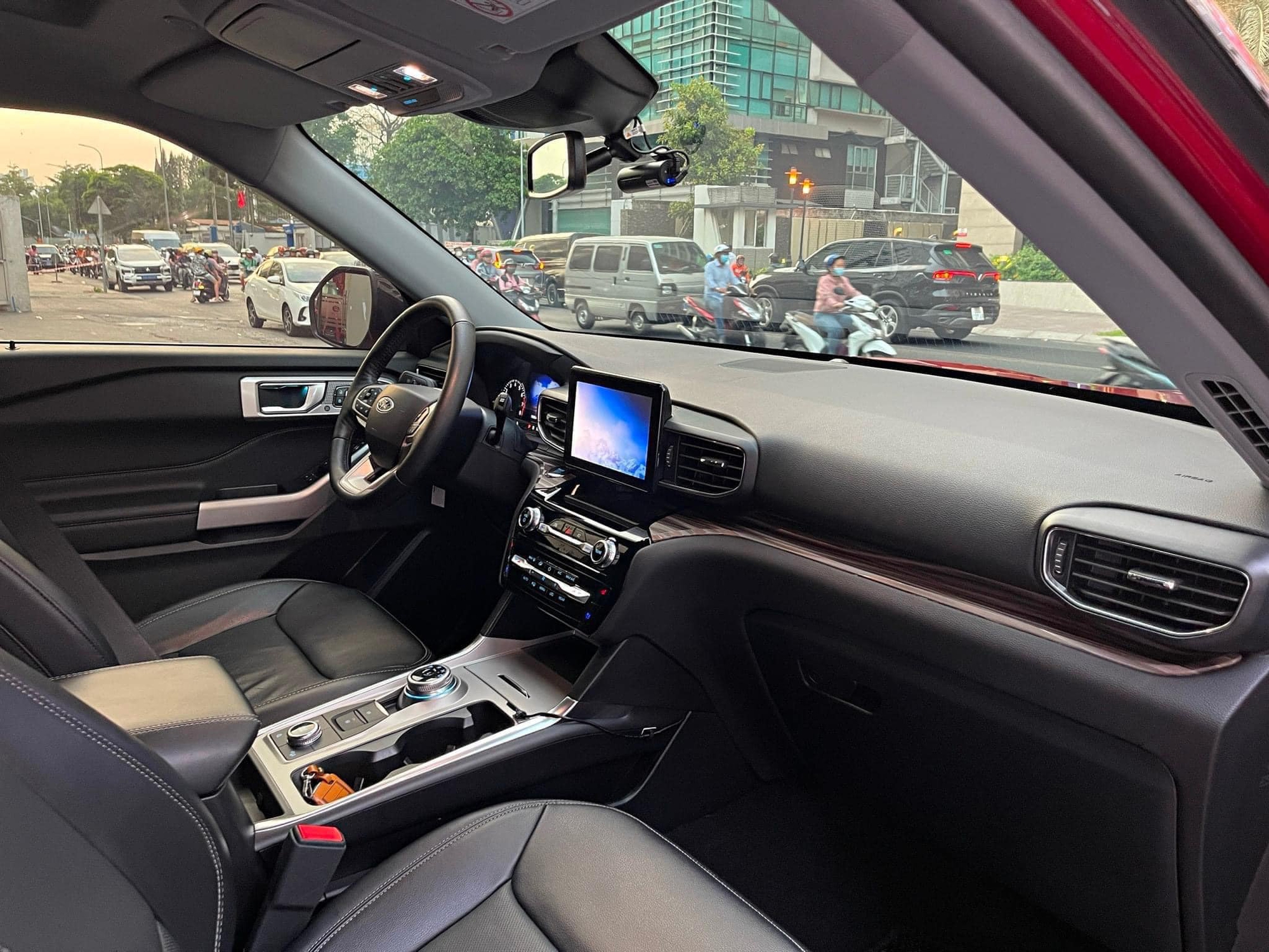 Ford Explorer đồng loạt giảm 440 triệu tại đại lý: Giá lần đầu dưới 2 tỷ, dễ cạnh tranh hơn với Hyundai Palisade - Ảnh 3