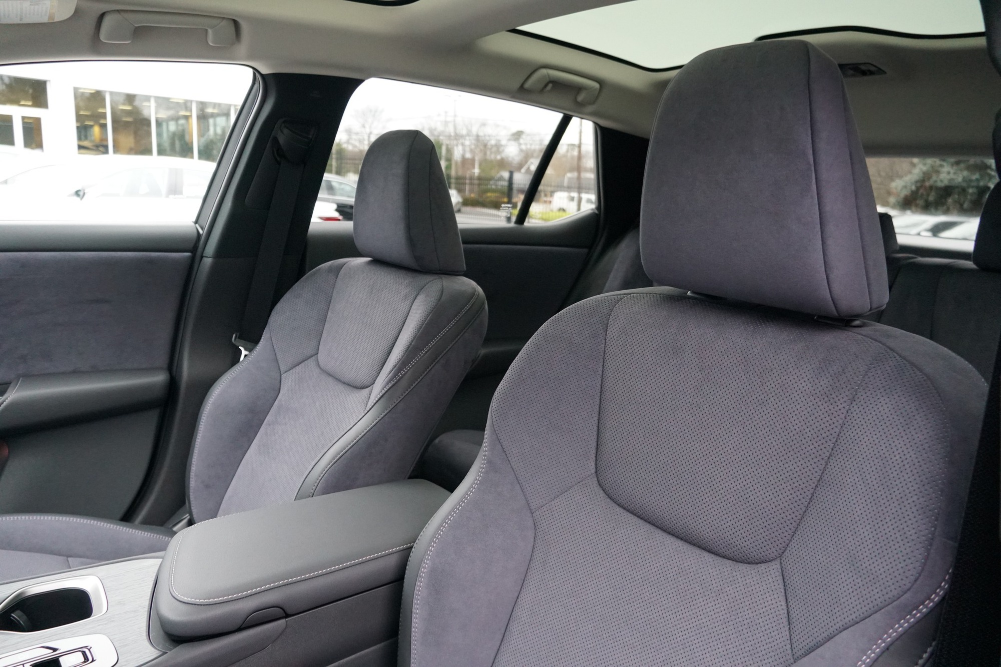 Lexus đăng ký RZ tại Việt Nam: Xe sang chạy điện chung dáng RX, đi tối đa 450 km, ngang cỡ Mercedes EQE SUV - Ảnh 7