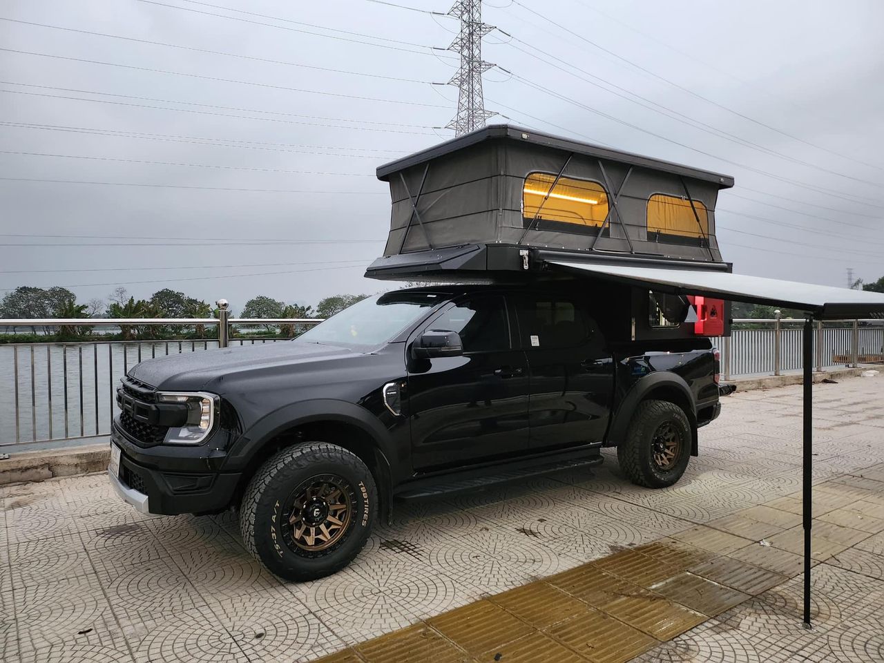 Chủ xe Ford Ranger chi hơn 300 triệu lắp nhà di động: Đủ điều hòa, tủ lạnh, bếp, sạc mặt trời, tháo lắp trong 15 phút - Ảnh 5