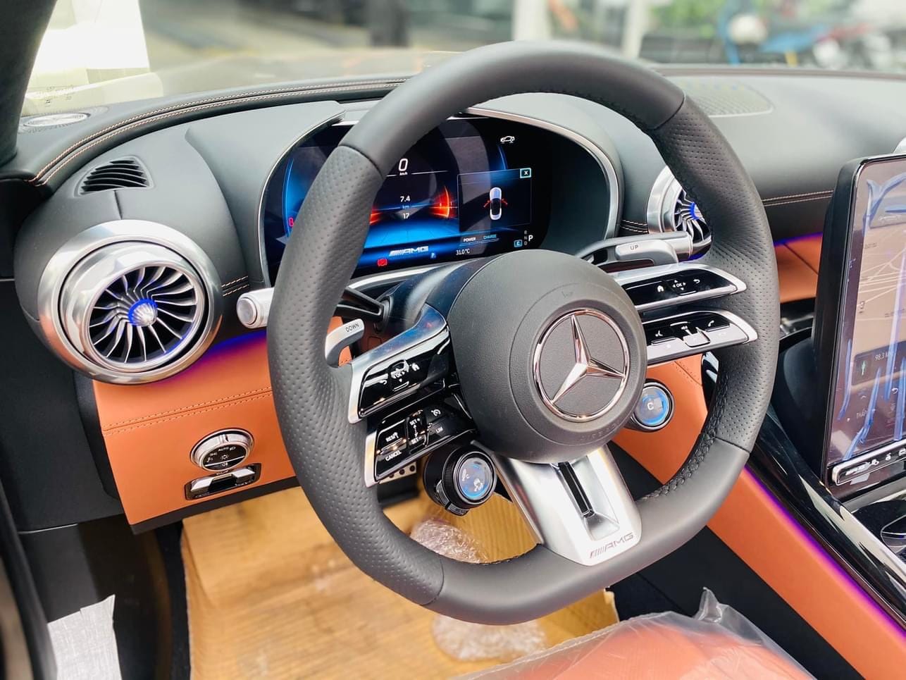 Mercedes-AMG SL 43 giá gần 7 tỷ về đại lý: Cũng máy 2.0L như Lux A2.0 nhưng mạnh gần 400 mã lực, đấu Porsche 911 - Ảnh 5