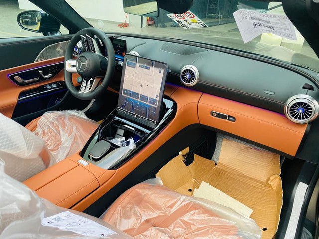 Mercedes-AMG SL 43 giá gần 7 tỷ về đại lý: Cũng máy 2.0L như Lux A2.0 nhưng mạnh gần 400 mã lực, đấu Porsche 911 - Ảnh 4