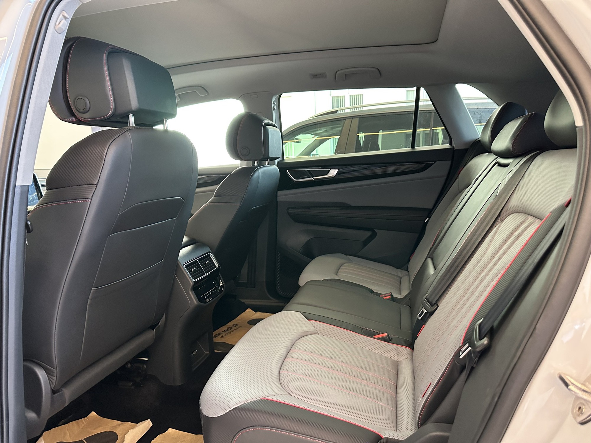 Loạt xe mới đã về Việt Nam, chờ ra mắt năm nay: Jimny, Teramont X có giá, các mẫu Trung Quốc nằm ở phân khúc 'hot' - Ảnh 5