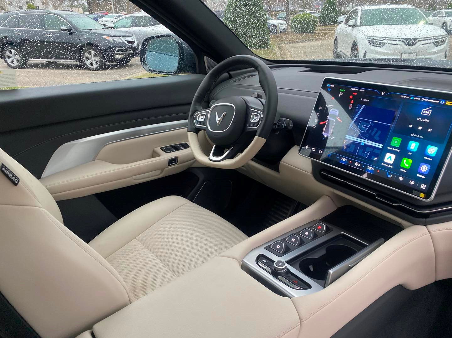 VinFast VF 9 cập bến đại lý, sắp tới tay khách hàng Mỹ - Ảnh 4