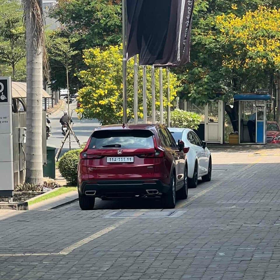 Xe Honda thoạt nhìn bình thường, soi vào biển số mới biết hàng 'khủng': Tiền biển bằng 8 lần tiền xe! - Ảnh 1