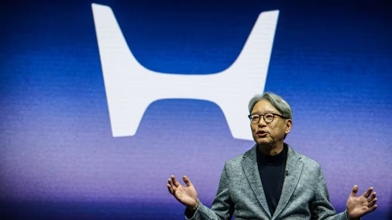 Nhìn xe điện Trung Quốc bay cao ‘như diều gặp gió’, Chủ tịch Honda thừa nhận: ‘Chúng tôi đã sai, giờ phải chiến đấu để sinh tồn’ - Ảnh 2