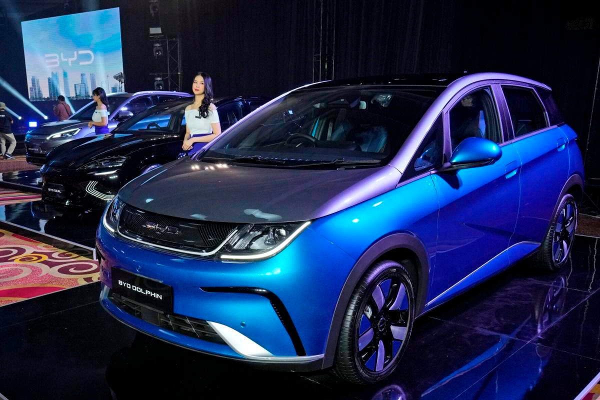 Đối thủ số 1 của VinFast tại Indonesia chính thức 'ra quân': chơi lớn giới thiệu đồng thời 3 mẫu xe điện, đối thủ cứng của VinFast VF 6 và VF 7 - Ảnh 3