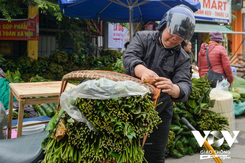 Nhộn nhịp chợ lá dong những ngày cận Tết - Ảnh 4
