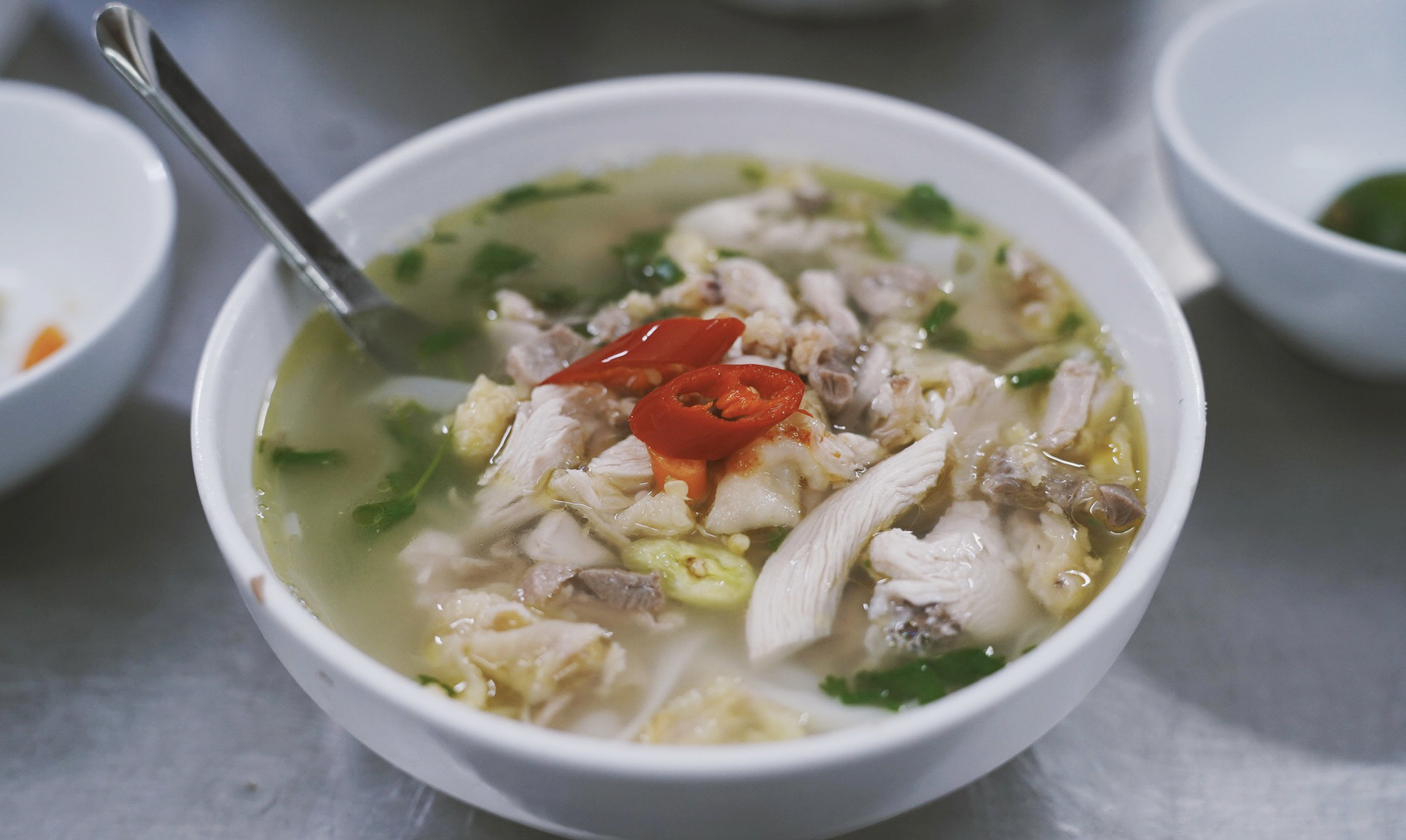 Dân mạng bất ngờ "đào" lại clip Duy Nến review phở gà Lâm: Bà chủ phản ứng thế nào khi có người quay clip? - Ảnh 9