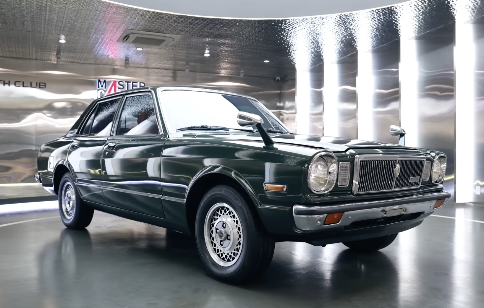 Thợ Việt ‘lột xác’ Toyota Cressida 45 năm tuổi chơi Tết: Toàn bộ gầm phải làm lại, sơn mất 1 tháng, nhiều chi tiết thủ công - Ảnh 9