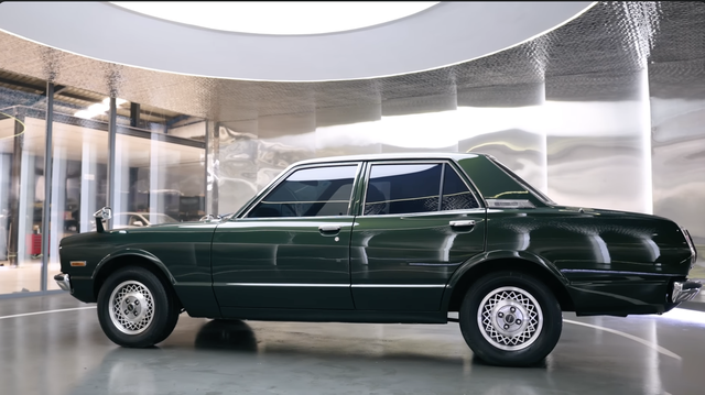 Thợ Việt ‘lột xác’ Toyota Cressida 45 năm tuổi chơi Tết: Toàn bộ gầm phải làm lại, sơn mất 1 tháng, nhiều chi tiết thủ công - Ảnh 3