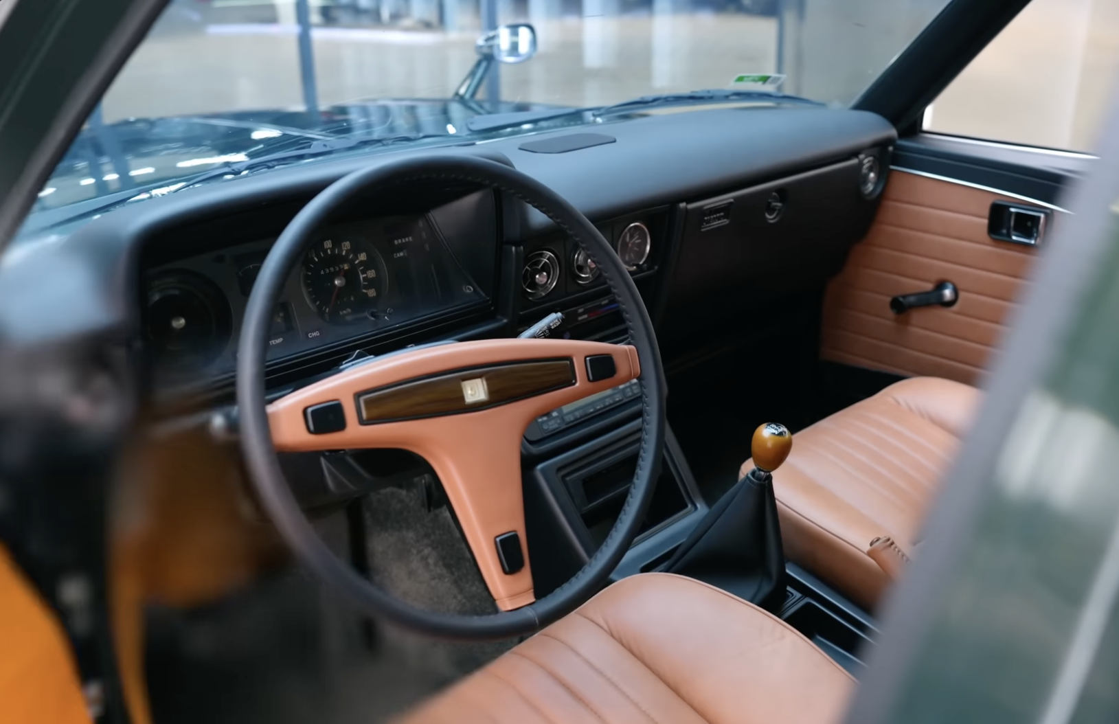 Thợ Việt ‘lột xác’ Toyota Cressida 45 năm tuổi chơi Tết: Toàn bộ gầm phải làm lại, sơn mất 1 tháng, nhiều chi tiết thủ công - Ảnh 5