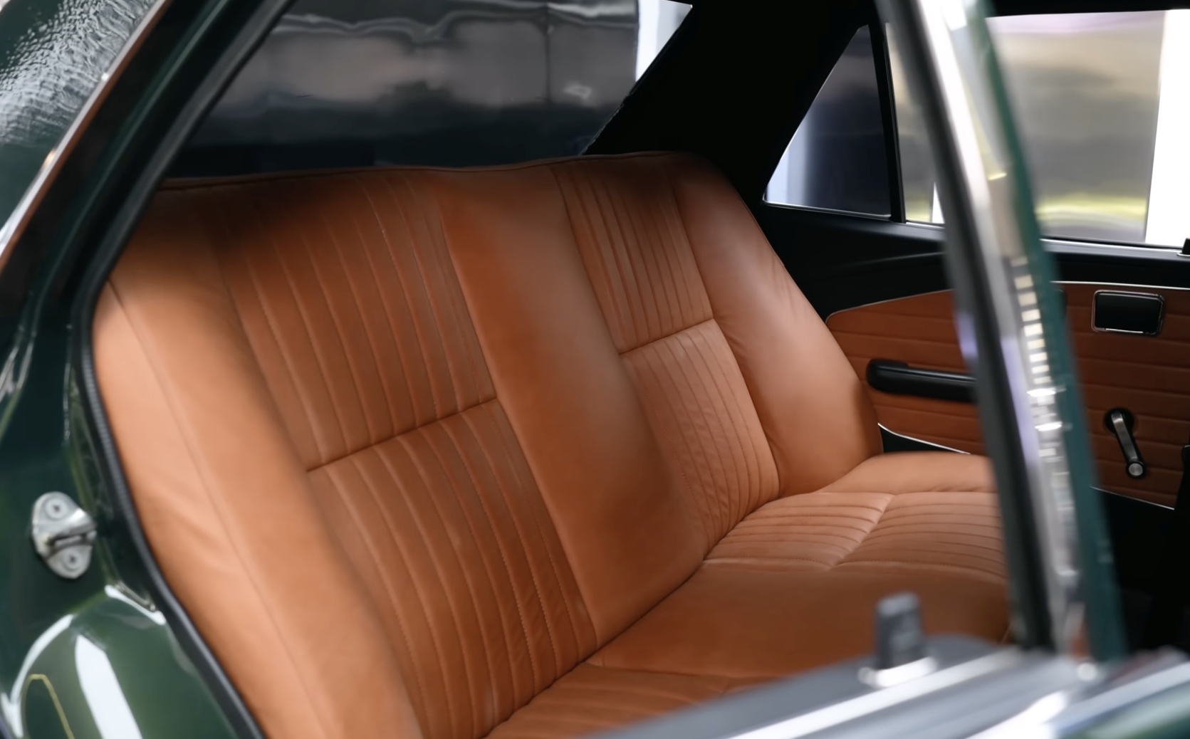 Thợ Việt ‘lột xác’ Toyota Cressida 45 năm tuổi chơi Tết: Toàn bộ gầm phải làm lại, sơn mất 1 tháng, nhiều chi tiết thủ công - Ảnh 6