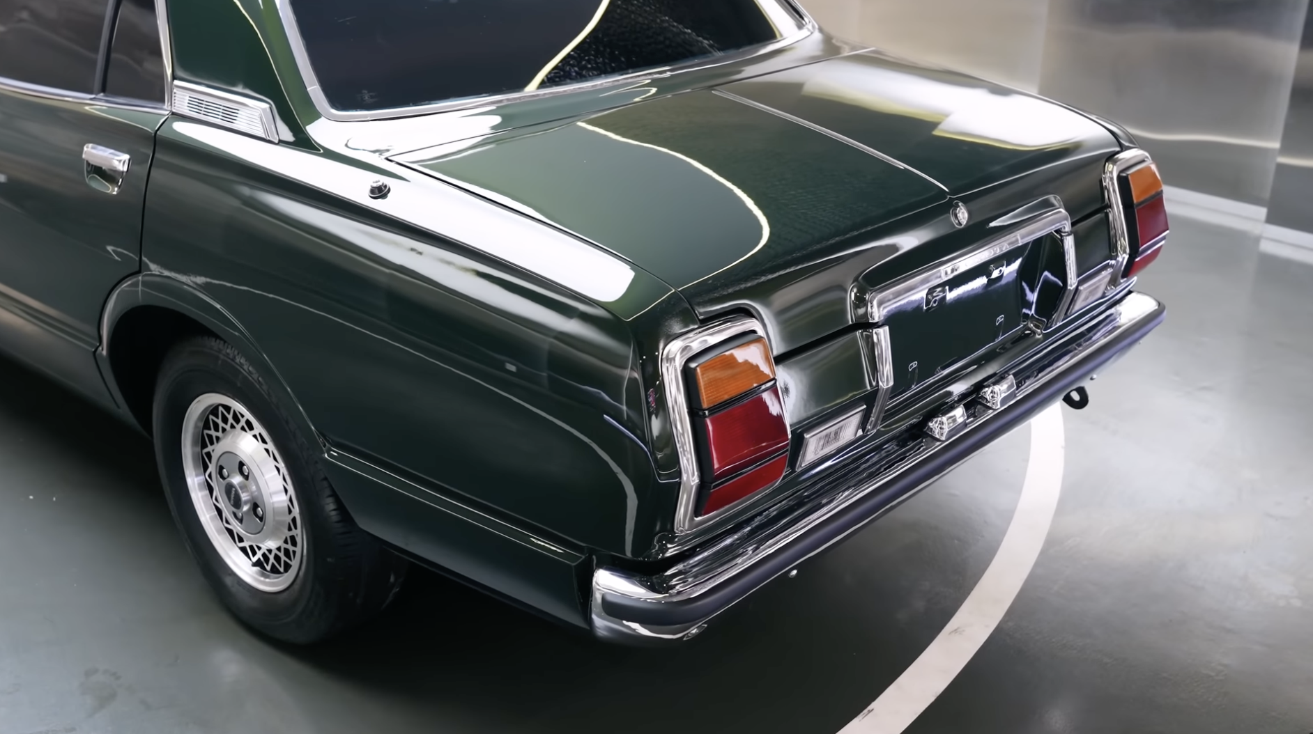 Thợ Việt ‘lột xác’ Toyota Cressida 45 năm tuổi chơi Tết: Toàn bộ gầm phải làm lại, sơn mất 1 tháng, nhiều chi tiết thủ công - Ảnh 11