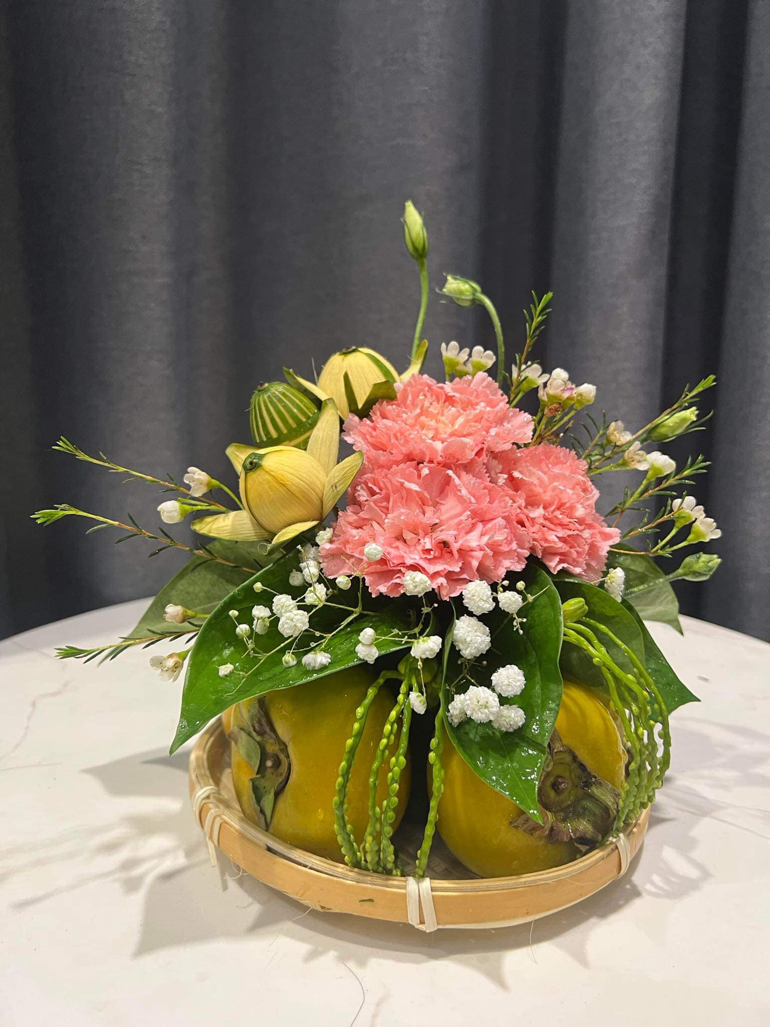 Mâm cỗ Tết giao tận nhà năm nay được săn lùng, nguyên con gà luộc, bánh chưng, canh măng đóng gói thành giỏ như quà biếu mang về - Ảnh 12